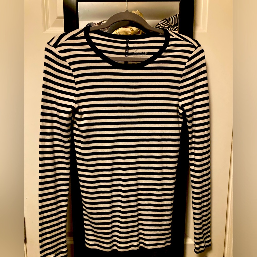 Gap long sleeve t-shirt